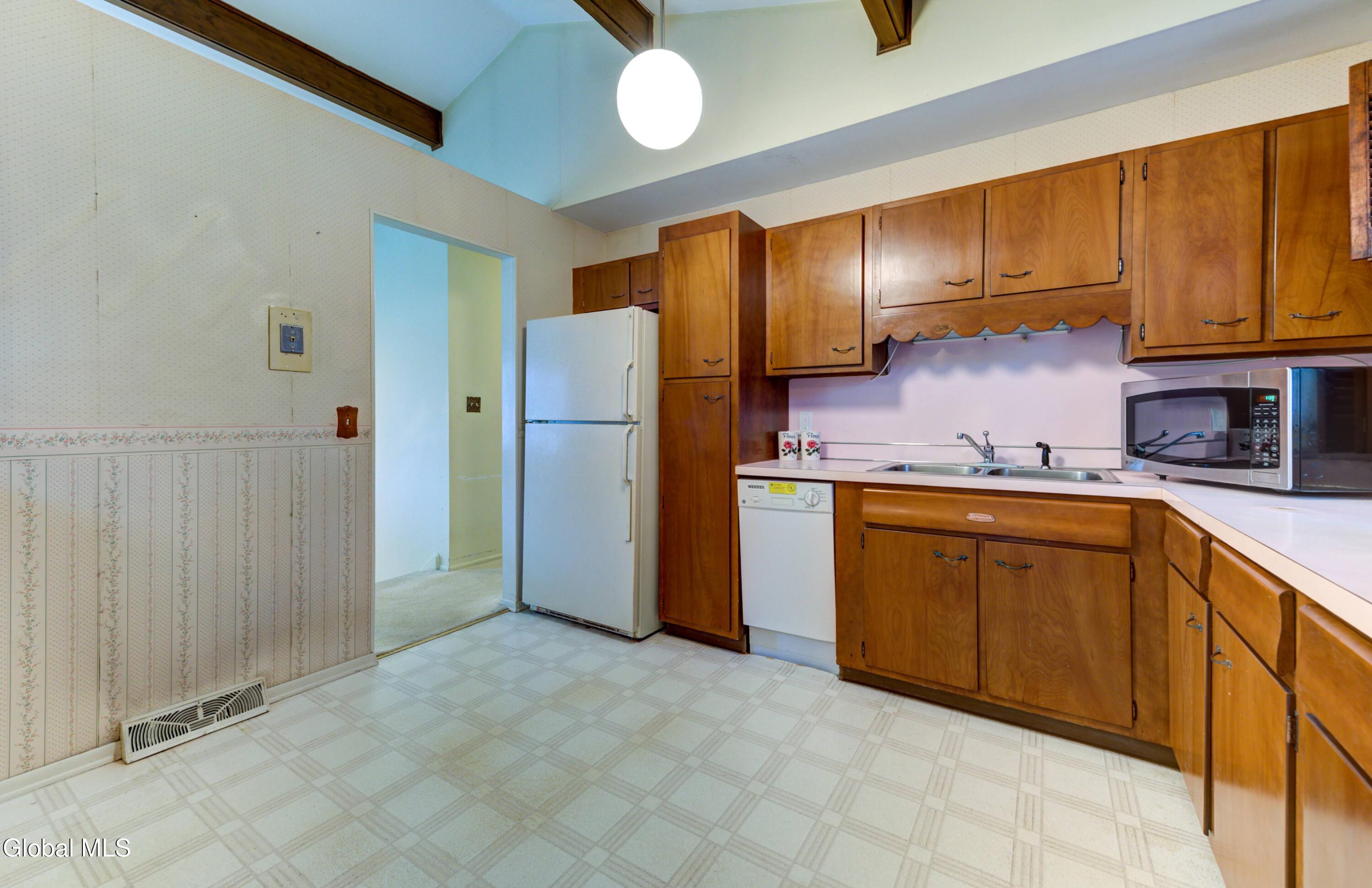 102 Rapple Drive Colonie, NY 12205 - Photo 14 of 43 102 Rapple-42