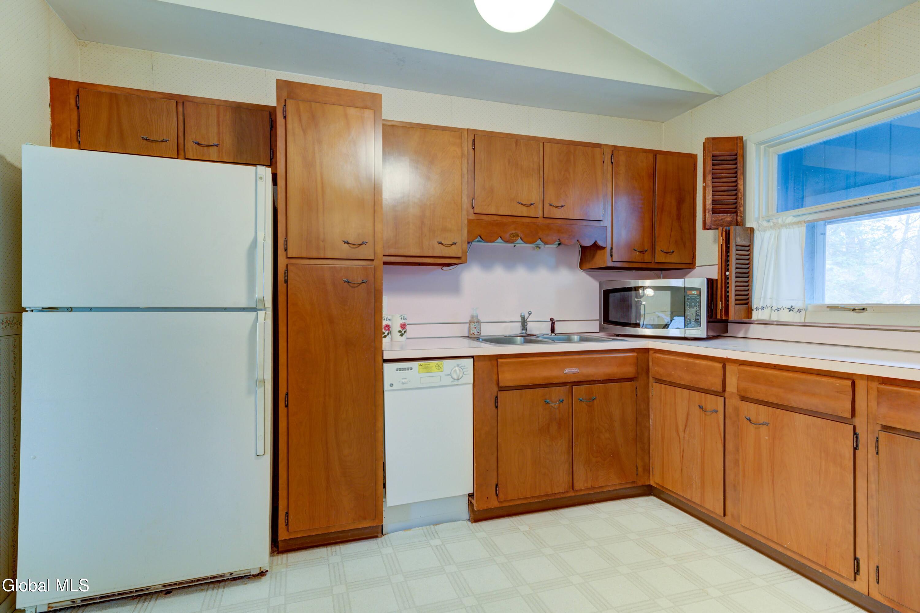 102 Rapple Drive Colonie, NY 12205 - Photo 15 of 43 102 Rapple-13