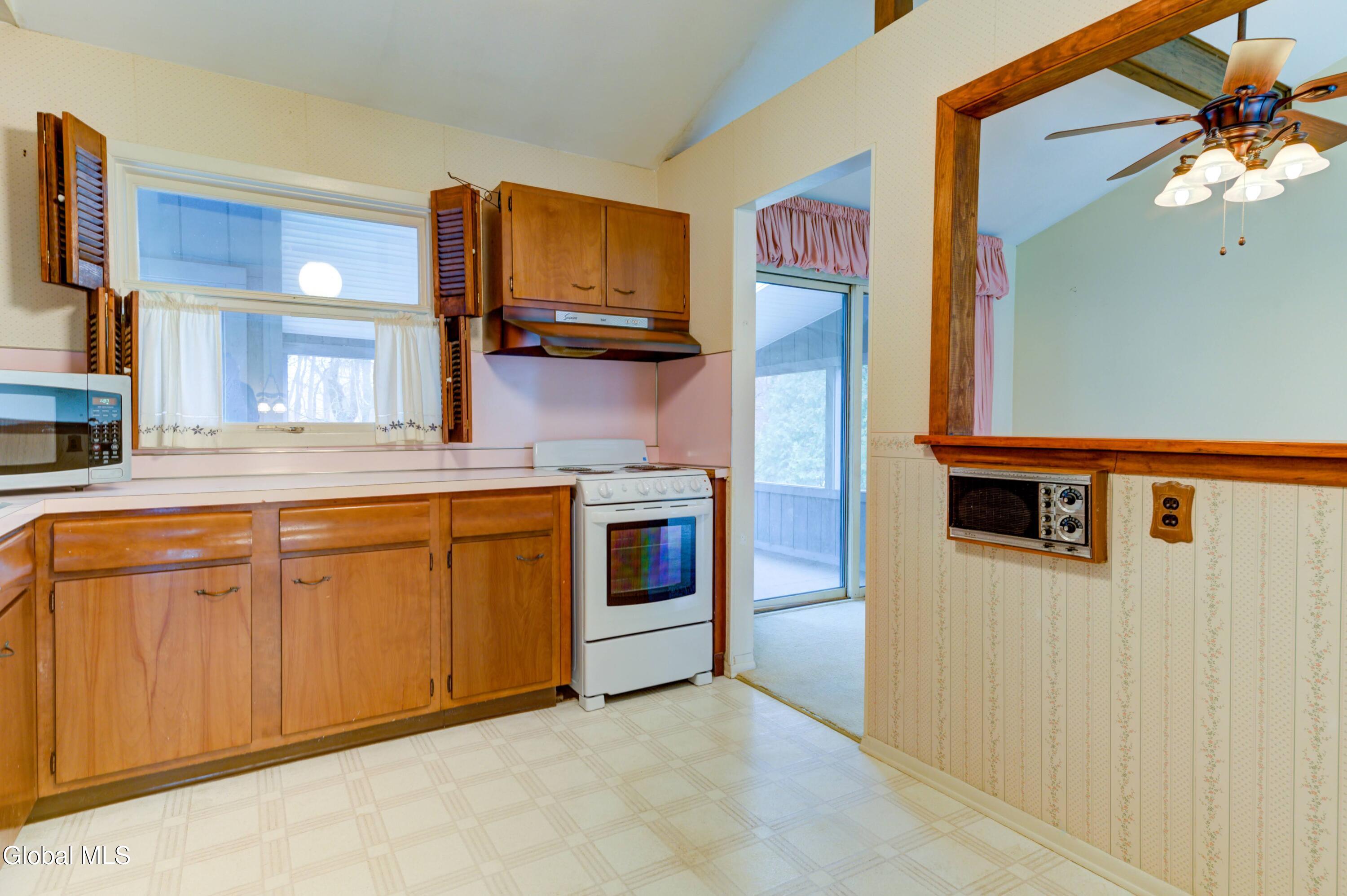 102 Rapple Drive Colonie, NY 12205 - Photo 16 of 43 102 Rapple-40