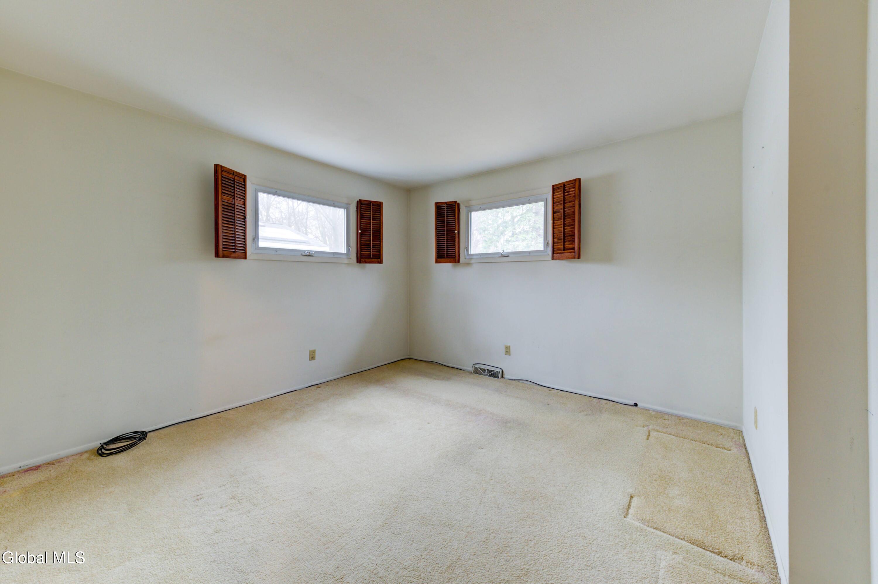 102 Rapple Drive Colonie, NY 12205 - Photo 23 of 43 102 Rapple-33