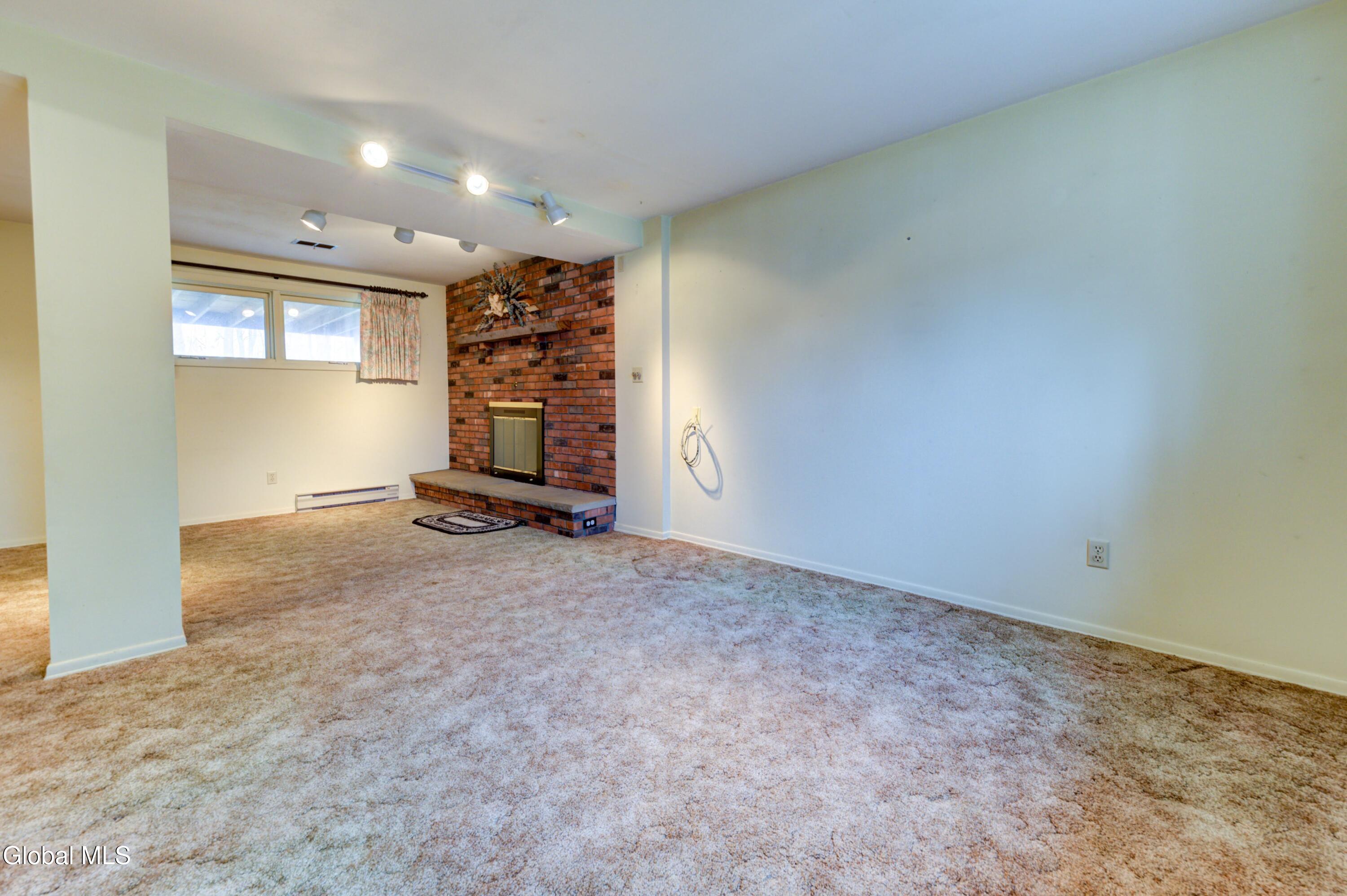 102 Rapple Drive Colonie, NY 12205 - Photo 34 of 43 102 Rapple-48