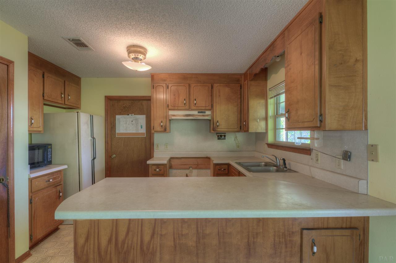 7256 Johnson Road Milton, FL 32583 - Photo 10 of 24 Gallery Image 10