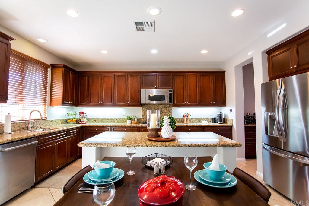 30118 Beeswing Circle Menifee, CA 92584 - Photo 18 of 73 Perfect Easy California Cooking, Eating and Living Space ....