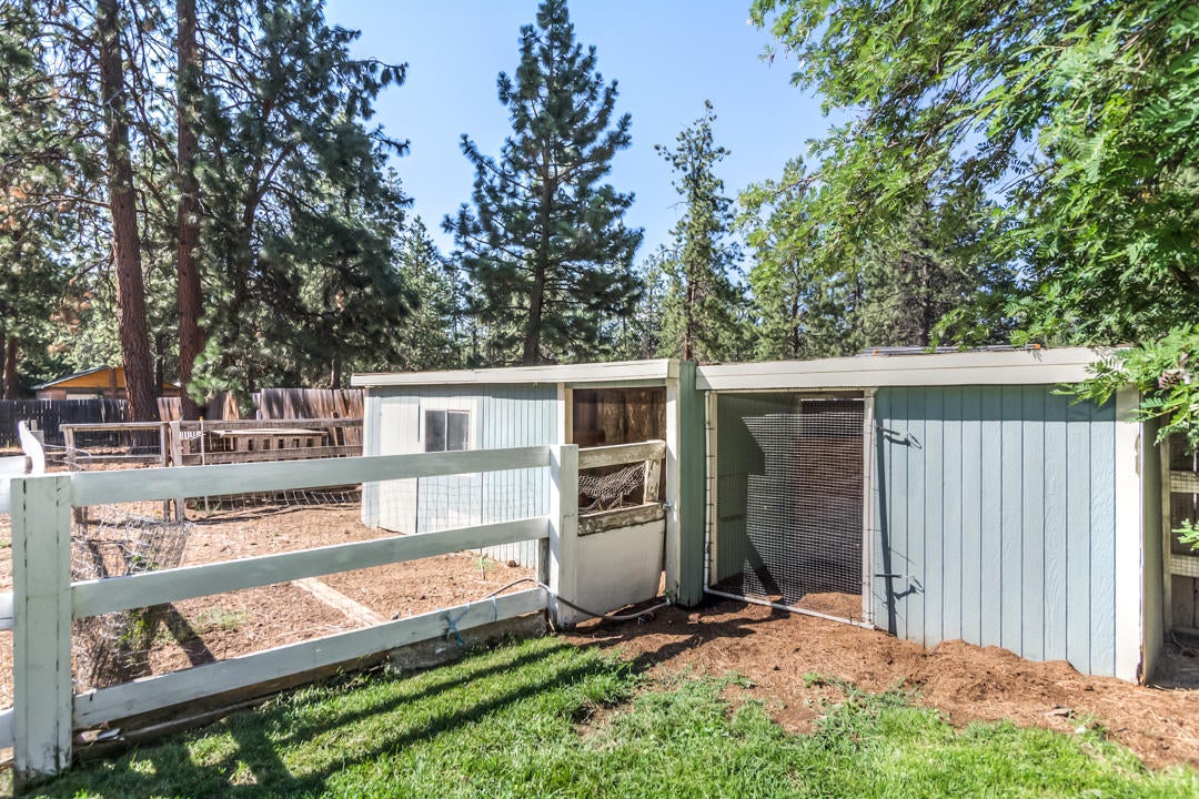 19407 Apache Road Bend, OR 97702 - Photo 11 of 35 Apache Rd 19407 Web (16 of 45)