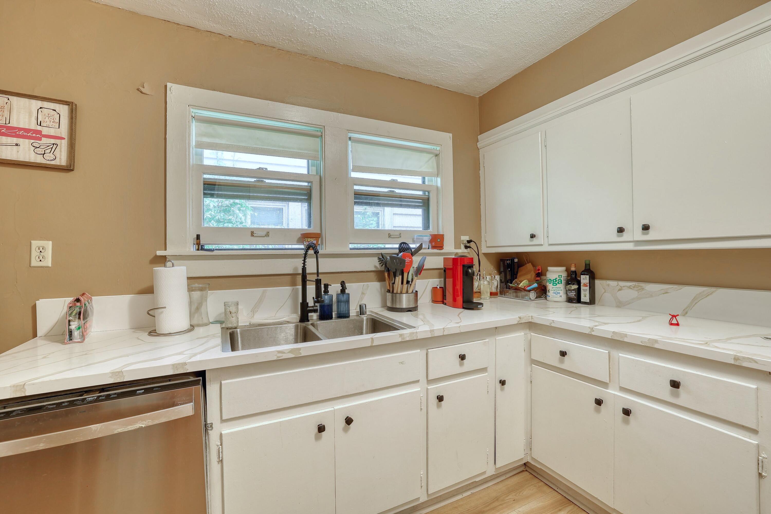 206 North 68th Street Milwaukee, WI 53213 - Photo 7 of 25 Kitchen U1
