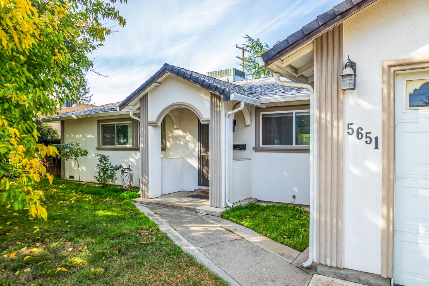 5651 Gerard Way Citrus Heights, CA 95621 - Photo 2 of 31 a front view of a house with garden