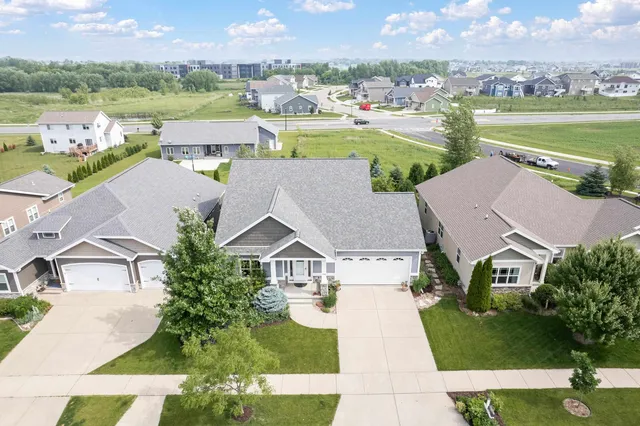 $609,900 | 2824 Hazelnut Trail, Sun Prairie, WI 53590