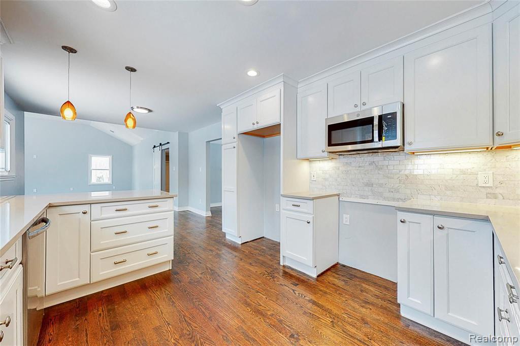 18244 Beverly Road Beverly Hills, MI 48025 - Photo 7 of 30