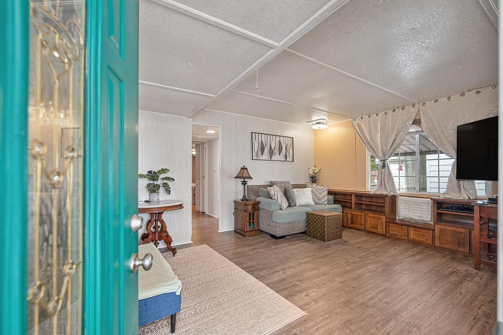 96 Wilderness Road Rancho Cordova, CA 95670 - Photo 5 of 56