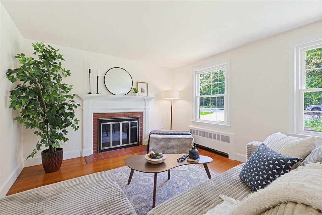 281 Scott Road Cumberland, RI 02864 - Photo 3 of 34 Gallery Image 3