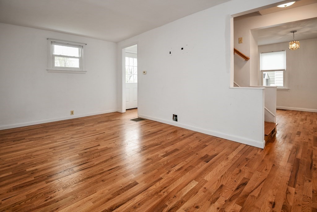 24 Heroult Road Worcester, MA 01606 - Photo 11 of 24 Gallery Image 11