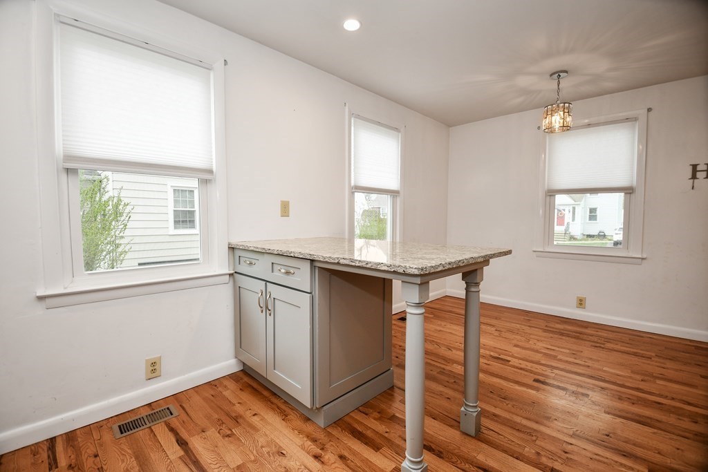 24 Heroult Road Worcester, MA 01606 - Photo 8 of 24 Gallery Image 8