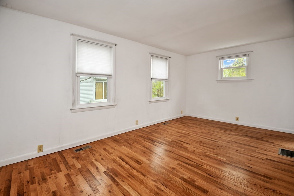 24 Heroult Road Worcester, MA 01606 - Photo 9 of 24 Gallery Image 9