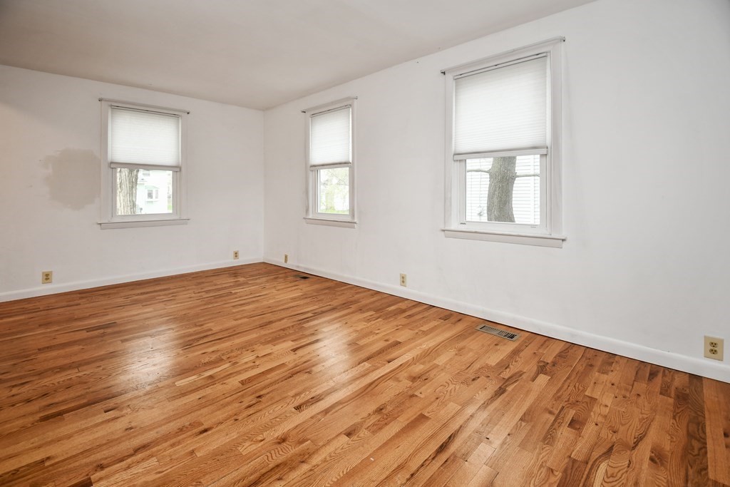 24 Heroult Road Worcester, MA 01606 - Photo 10 of 24 Gallery Image 10