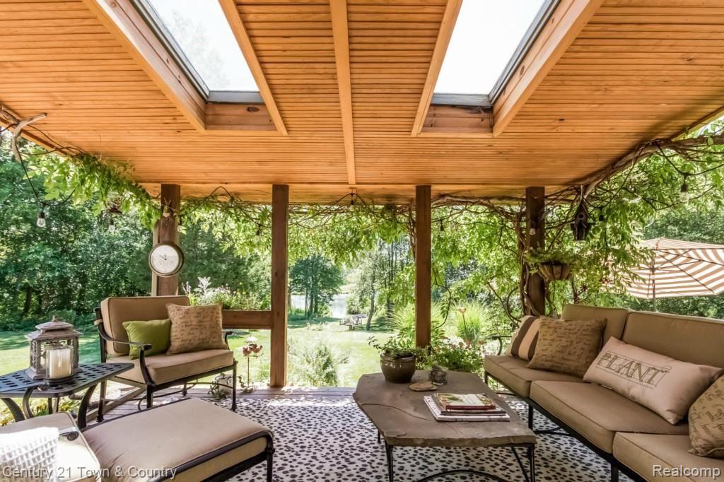 2950 Allen Road Ortonville, MI 48462 - Photo 6 of 72 Beautiful Lanai