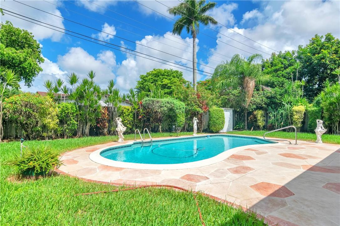 600 North Park Road Hollywood, FL 33021 - Photo 4 of 28 pool and shed in the back