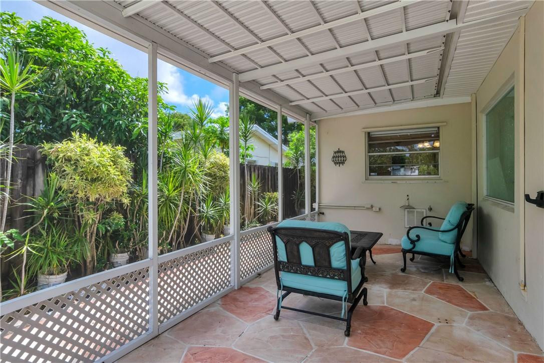 600 North Park Road Hollywood, FL 33021 - Photo 6 of 28 Outdoor covered patio