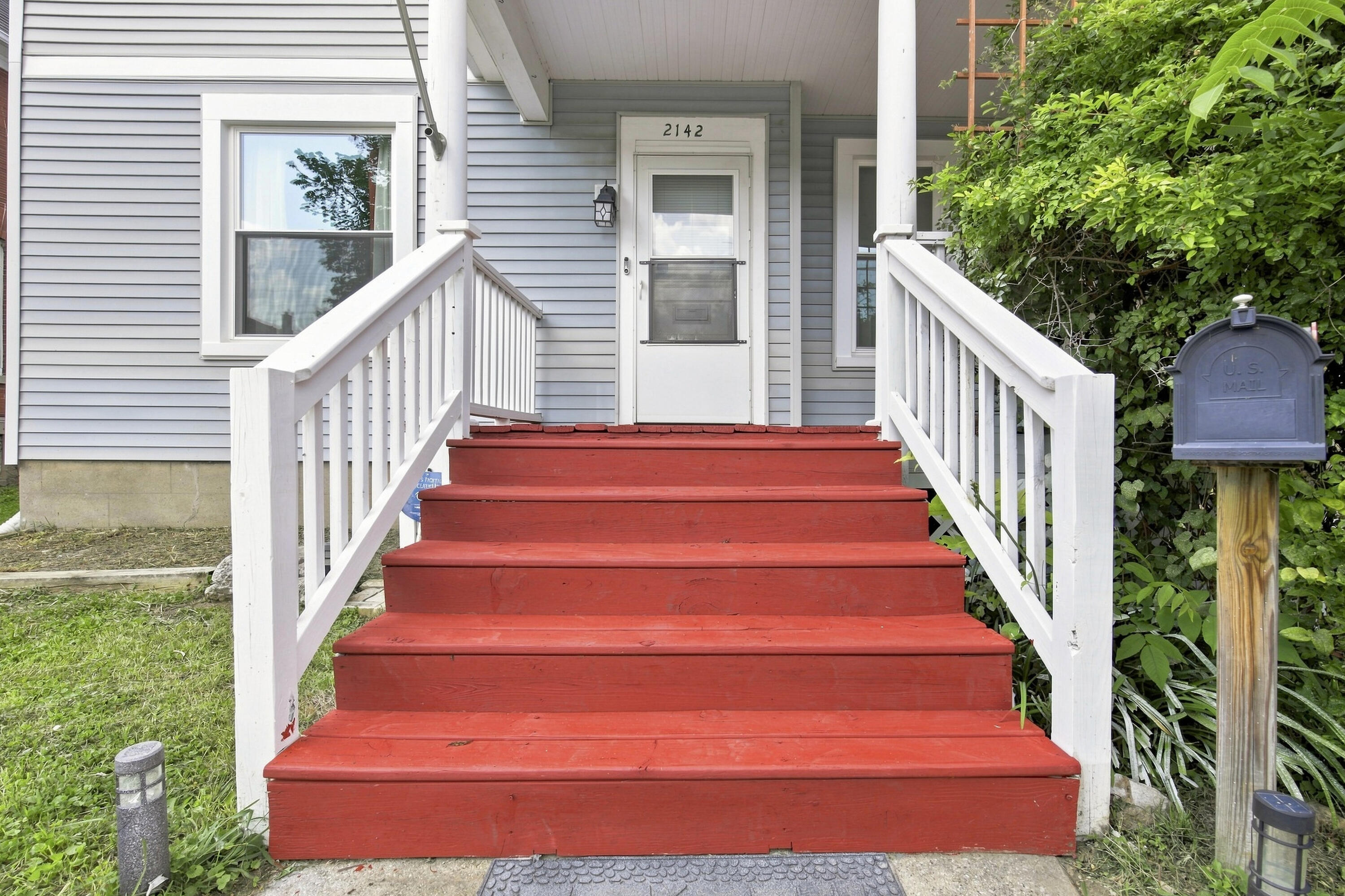 2142 Clarence Ave-4