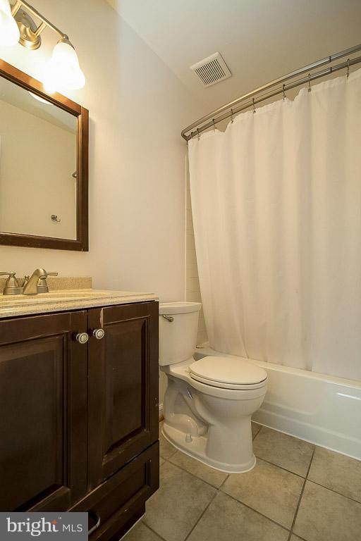 7210 Rolling Road Springfield, VA 22152 - Photo 24 of 27 Bath