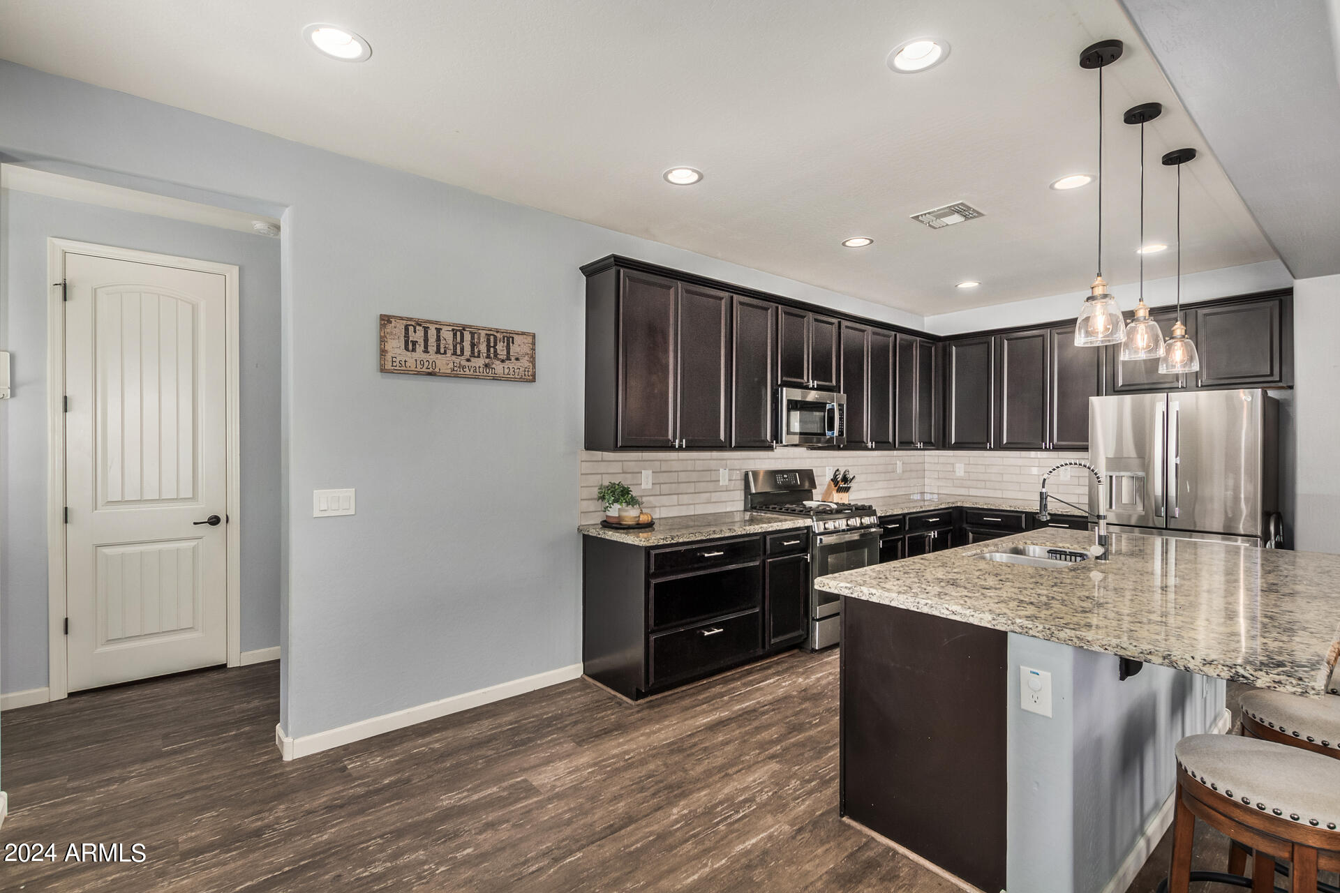 59 North Iss Drive Gilbert, AZ 85233 - Photo 8 of 44 KITCHEN