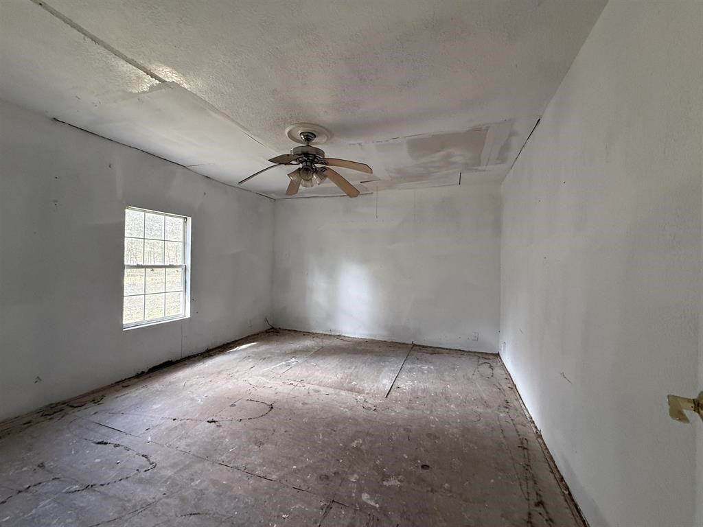 9283 Largent Road Hull, TX 77564 - Photo 14 of 22
