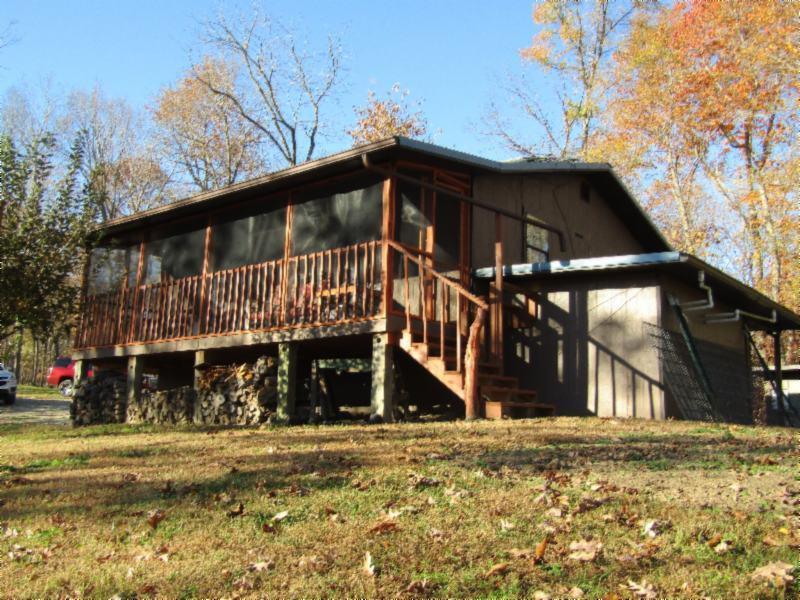 692 Weber Road Celina, TN 38551 - Photo 2 of 40 FRONT OF CABIN FROM THE RIGHT SIDE