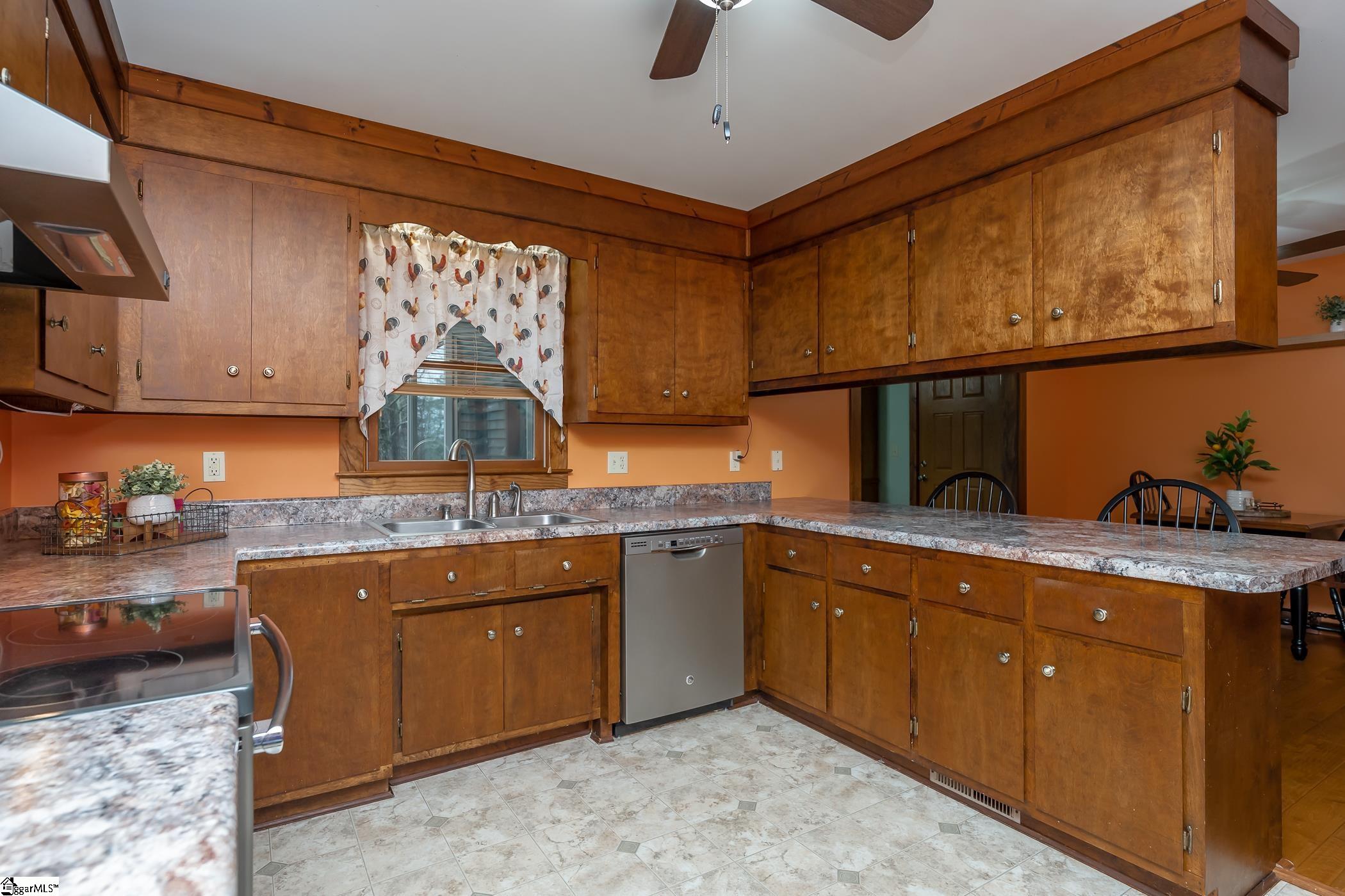 3524 State Park Road Greenville, SC 29609 - Photo 11 of 36