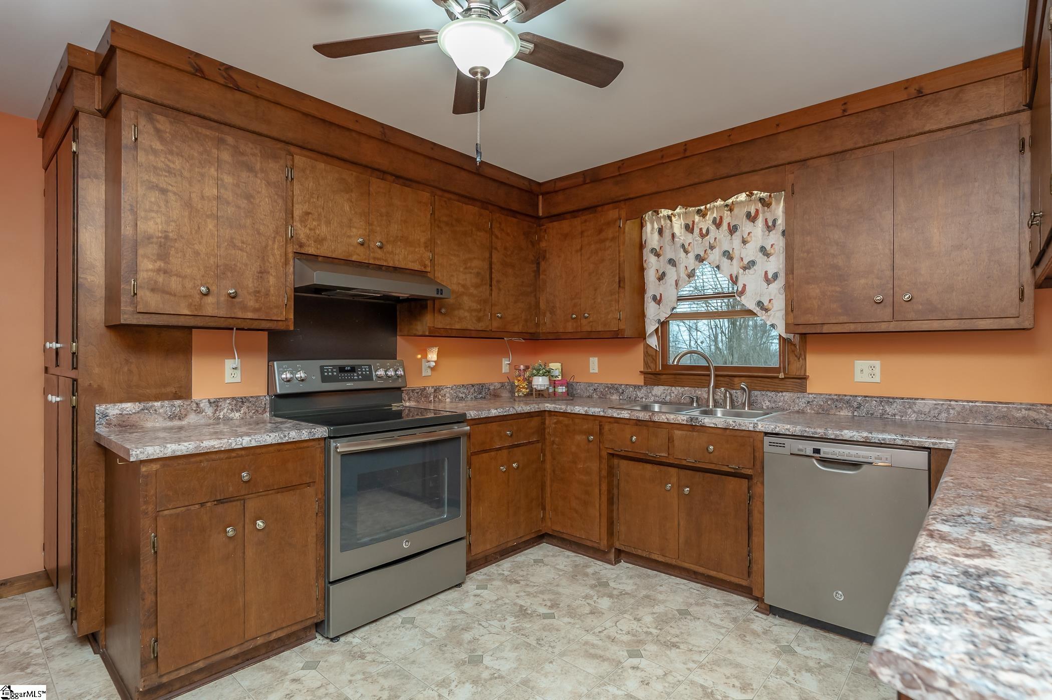 3524 State Park Road Greenville, SC 29609 - Photo 10 of 36
