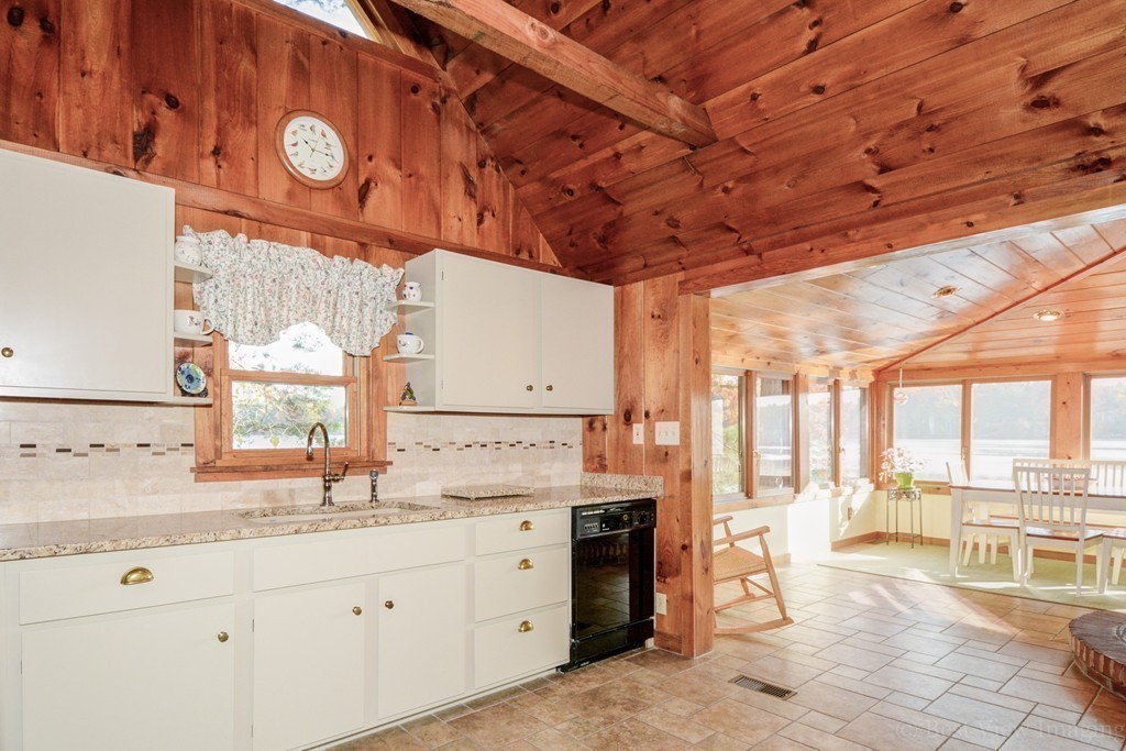 136 Barton Road Stow, MA 01775 - Photo 4 of 8