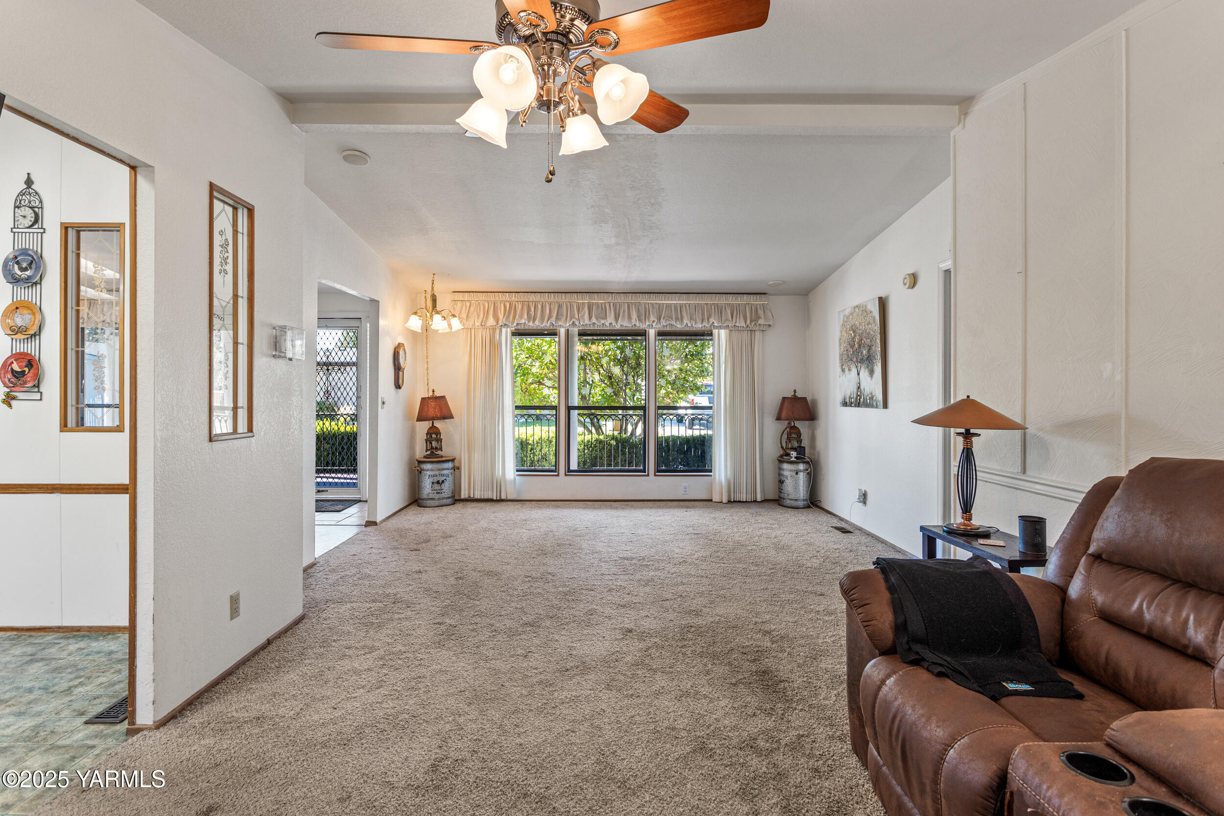 3701 Gun Club Road, Unit 64 Yakima, WA 98901 - Photo 11 of 30 a living room with furniture and a large window