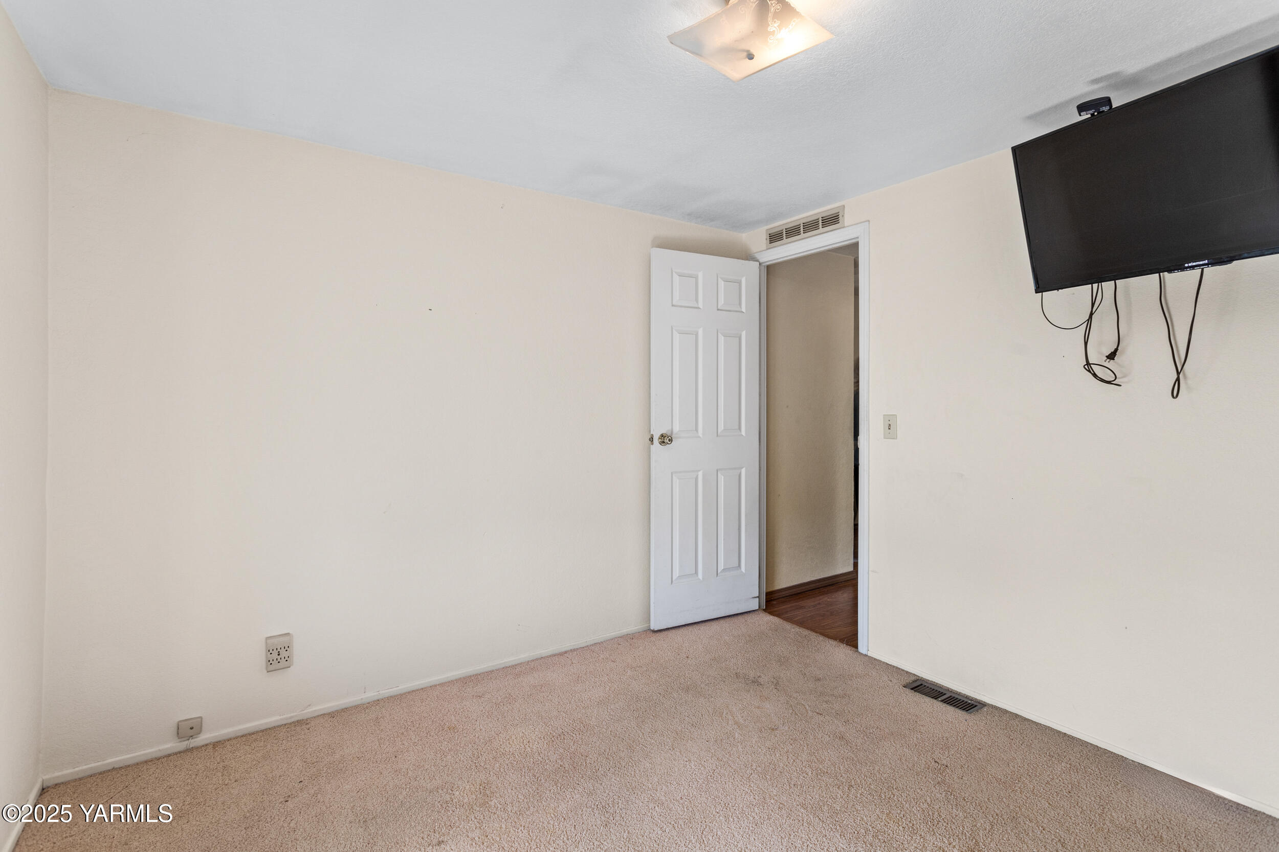 3701 Gun Club Road, Unit 64 Yakima, WA 98901 - Photo 20 of 30 a view of an empty room