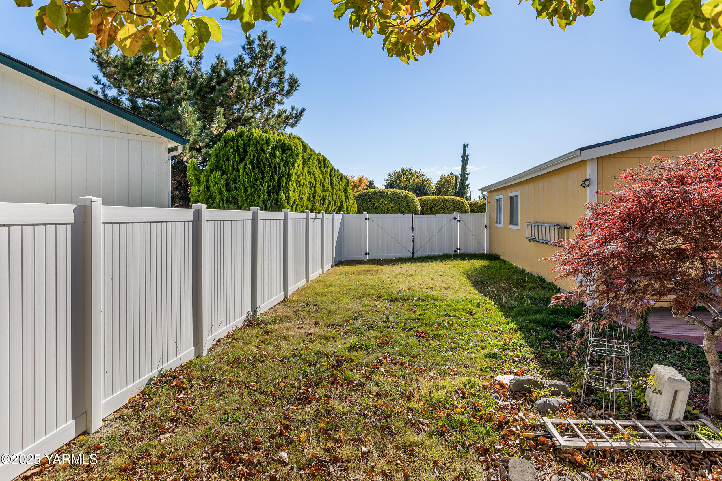 3701 Gun Club Road, Unit 64 Yakima, WA 98901 - Photo 27 of 30 a view of a backyard