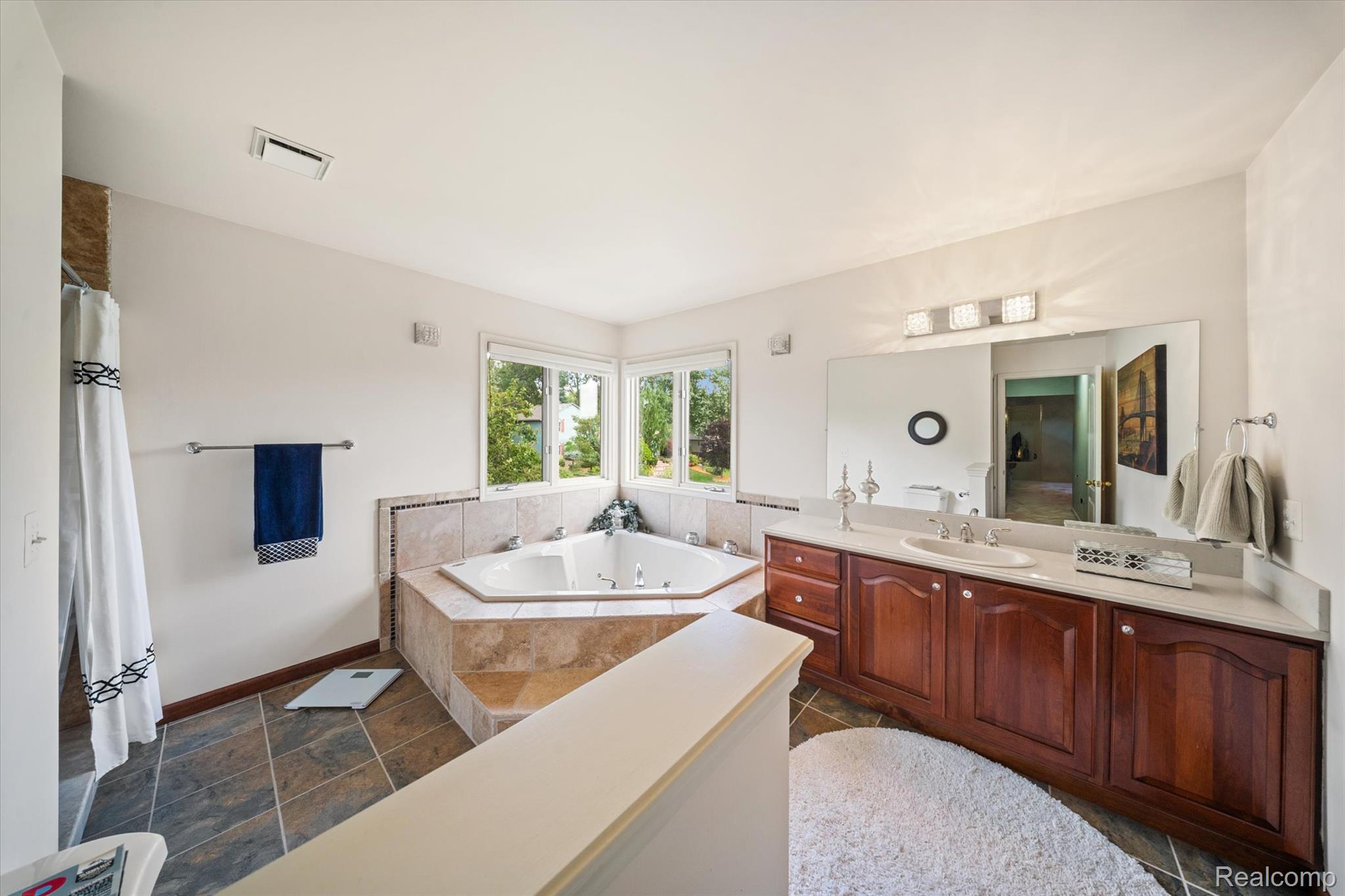 56764 Jewell Road Utica, MI 48315 - Photo 24 of 54 26-56764-Jewell-Rd-Shelby-Township-MI-48315-WindowStill-67.jpg