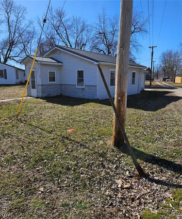 $59,900 | 304 Shelby Street North, Shelbina, MO 63468