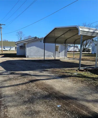 $59,900 | 304 Shelby Street North, Shelbina, MO 63468