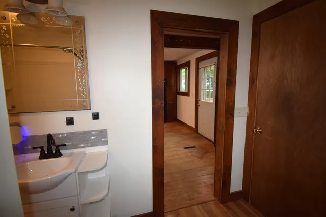 $2,300 | 12 River Road, Brentwood, NH 03833