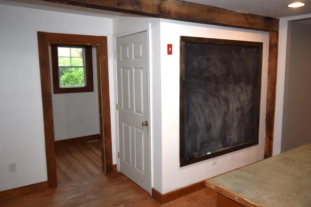 $2,300 | 12 River Road, Brentwood, NH 03833