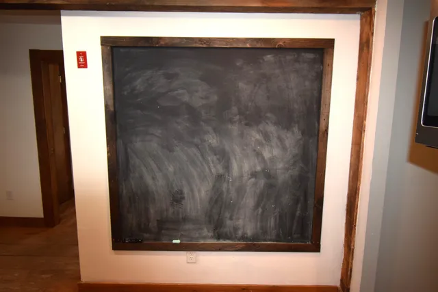 $2,300 | 12 River Road, Brentwood, NH 03833