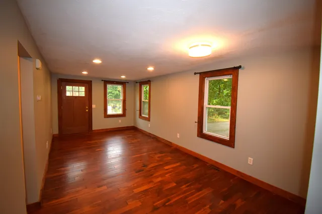 $2,300 | 12 River Road, Brentwood, NH 03833