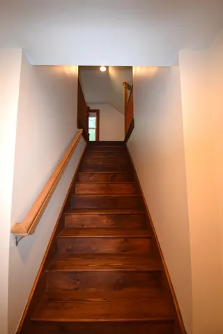 $2,300 | 12 River Road, Brentwood, NH 03833