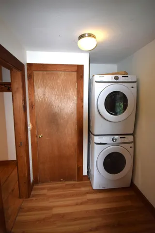 $2,300 | 12 River Road, Brentwood, NH 03833