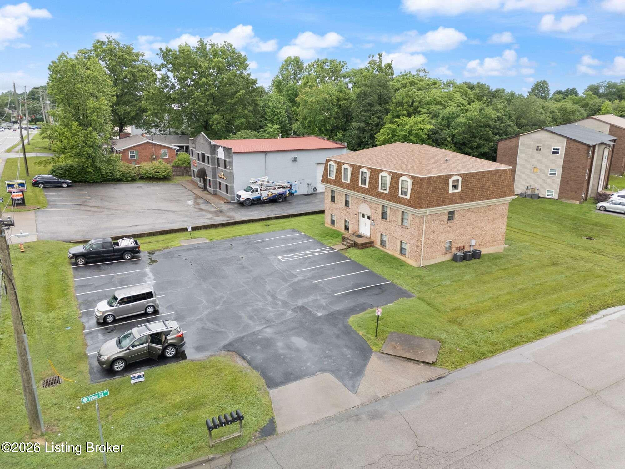 712 Mt Tabor Road, Unit 6 New Albany, IN 47150 - Photo 2 of 5 48df4858-beff-48cf-a2bd-0f48e4a81f92