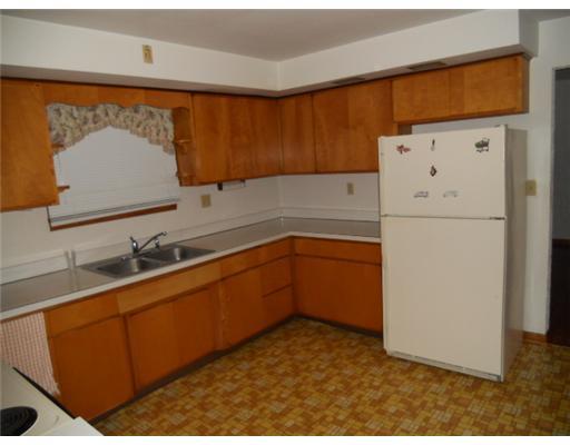2714 South Bridge Road Washington, PA 15301 - Photo 5 of 18 Kitchen.