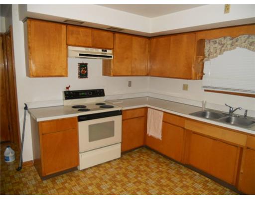 2714 South Bridge Road Washington, PA 15301 - Photo 7 of 18 Kitchen.