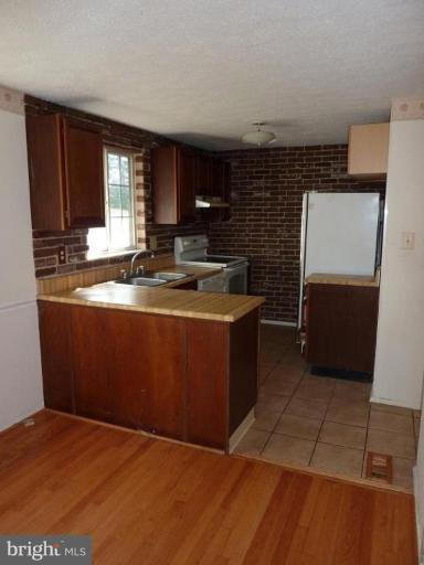 10338 Apple Ridge Road Gaithersburg, MD 20886 - Photo 3 of 16 Kitchen