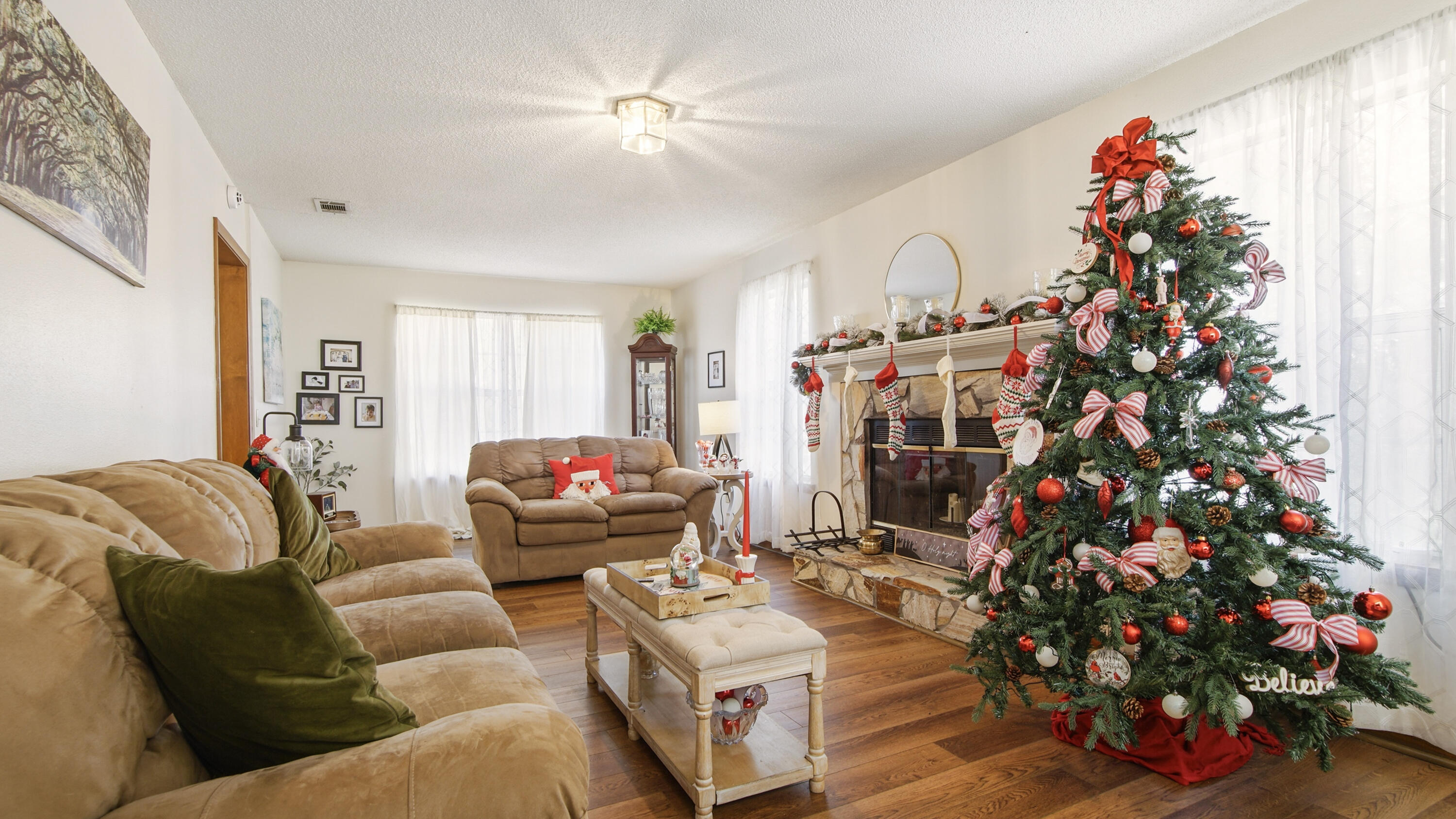 2186 Highway 90 DeFuniak Springs, FL 32433 - Photo 7 of 49 a living room with furniture and a potted plant
