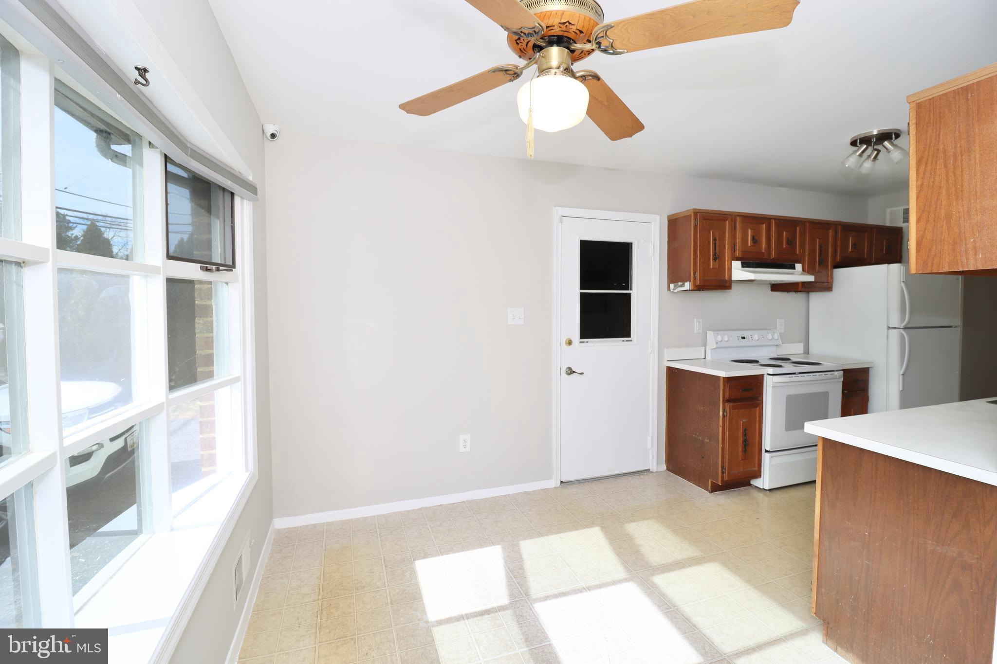 6502 Old Sandy Spring Road Laurel, MD 20707 - Photo 4 of 35