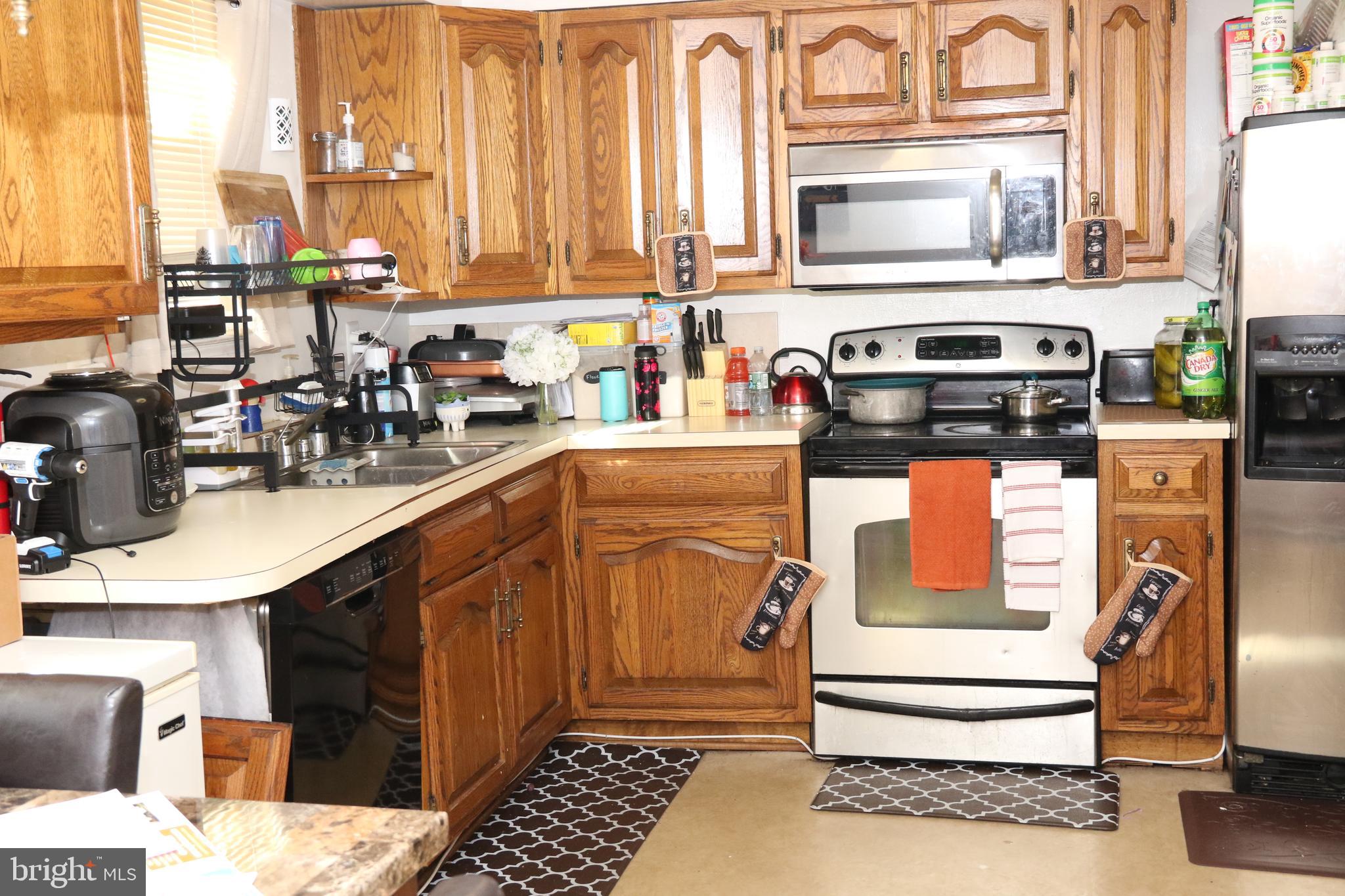 10 Yorkshire Road Sicklerville, NJ 08081 - Photo 2 of 7 Kitchen