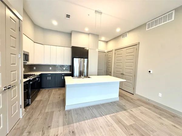 $2,716 | 401 West 25th Street, Unit 2409, Houston, TX 77008