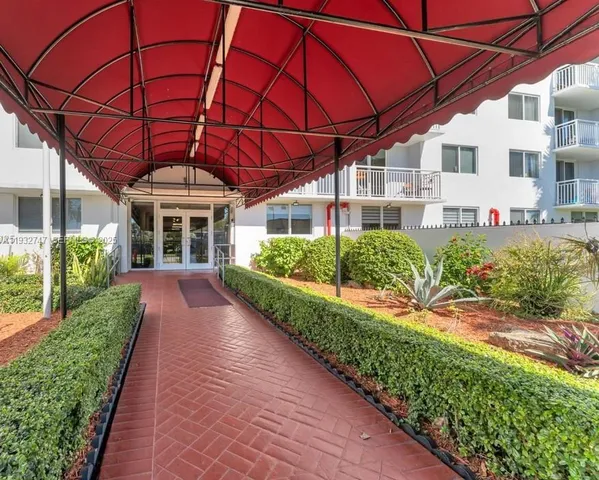 $1,850 | 1251 Northeast 108th Street, Unit 705, Miami, FL 33161